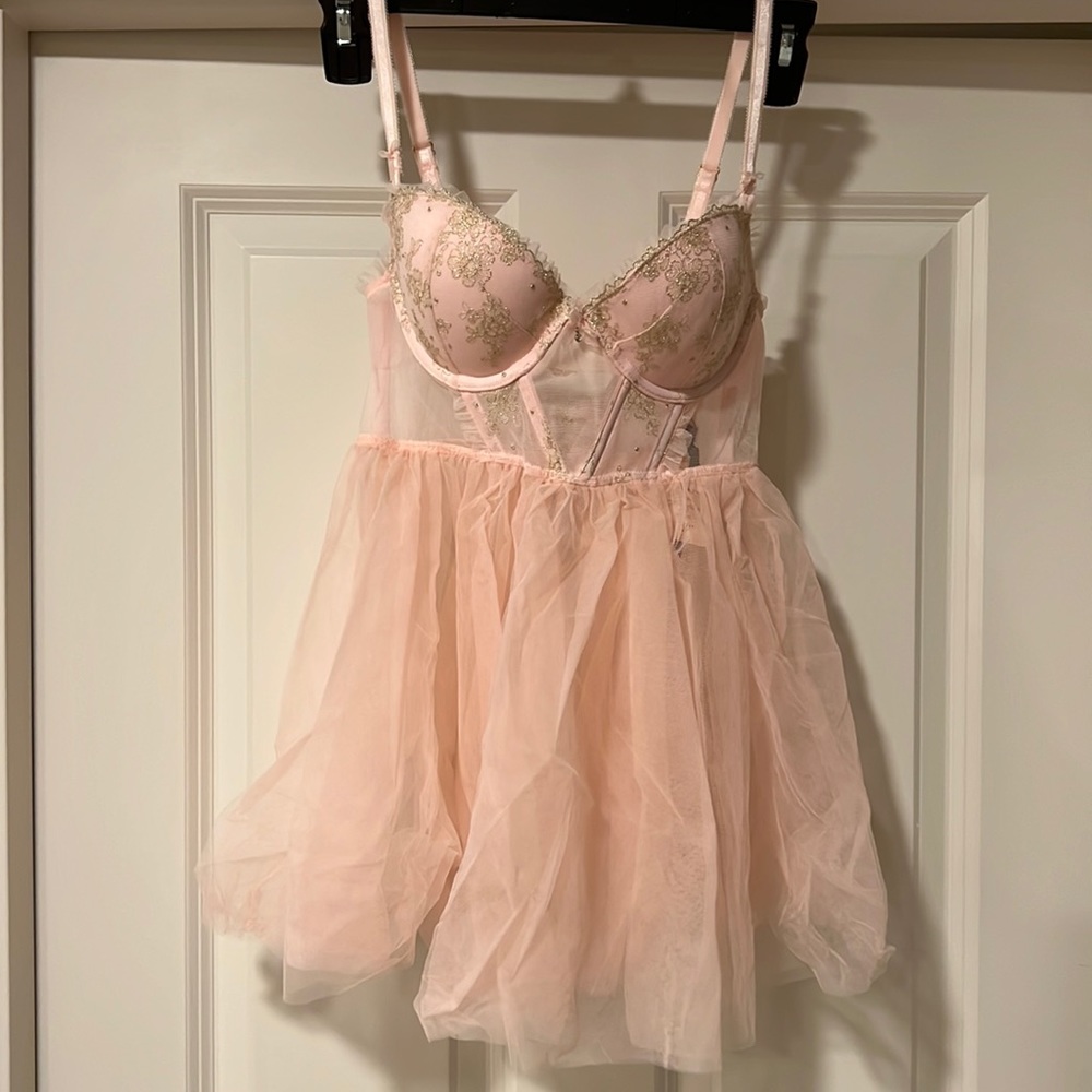 Victoria's Secret Lingerie with Panties Pink 34B